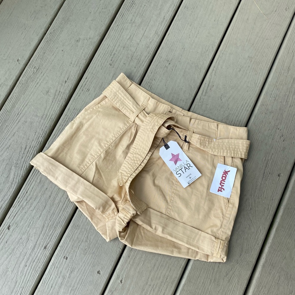 NWT Vanilla Star - Woman’s yellow color shorts w/fabric tie belt, Size: 3